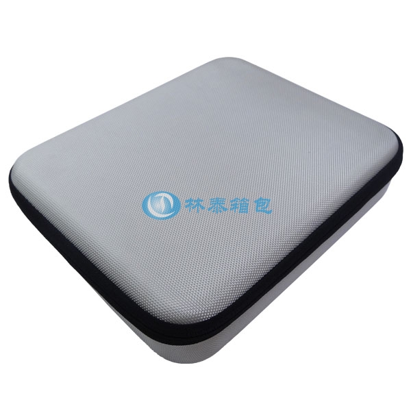 (非標準大號)銀色 EVA相機包邊緣細節(jié) (非標準大號)銀色 EVA相機包邊緣細節(jié)