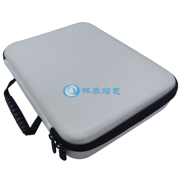 (非標準大號)銀色 EVA相機包轉(zhuǎn)角細節(jié) (非標準大號)銀色 EVA相機包轉(zhuǎn)角細節(jié)