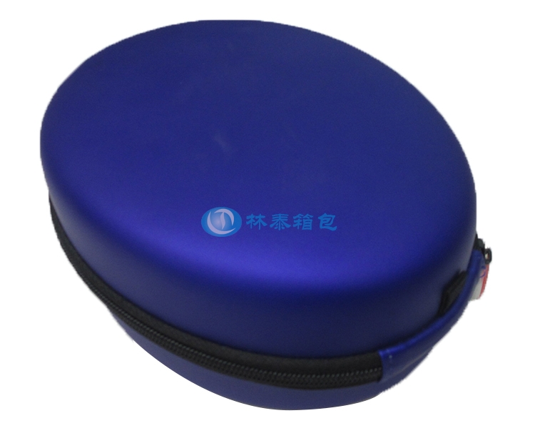 寶藍色頭戴式耳機包表面細節(jié) 寶藍色頭戴式耳機包表面細節(jié)