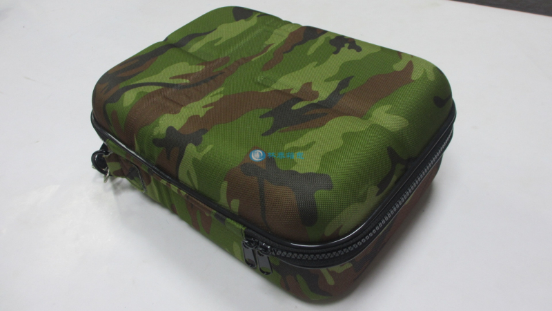 LTK-022 迷彩戶外工具包轉(zhuǎn)角細節(jié)